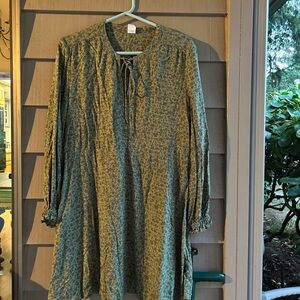 Melrose and Market Olive Patterned dress. Green tone